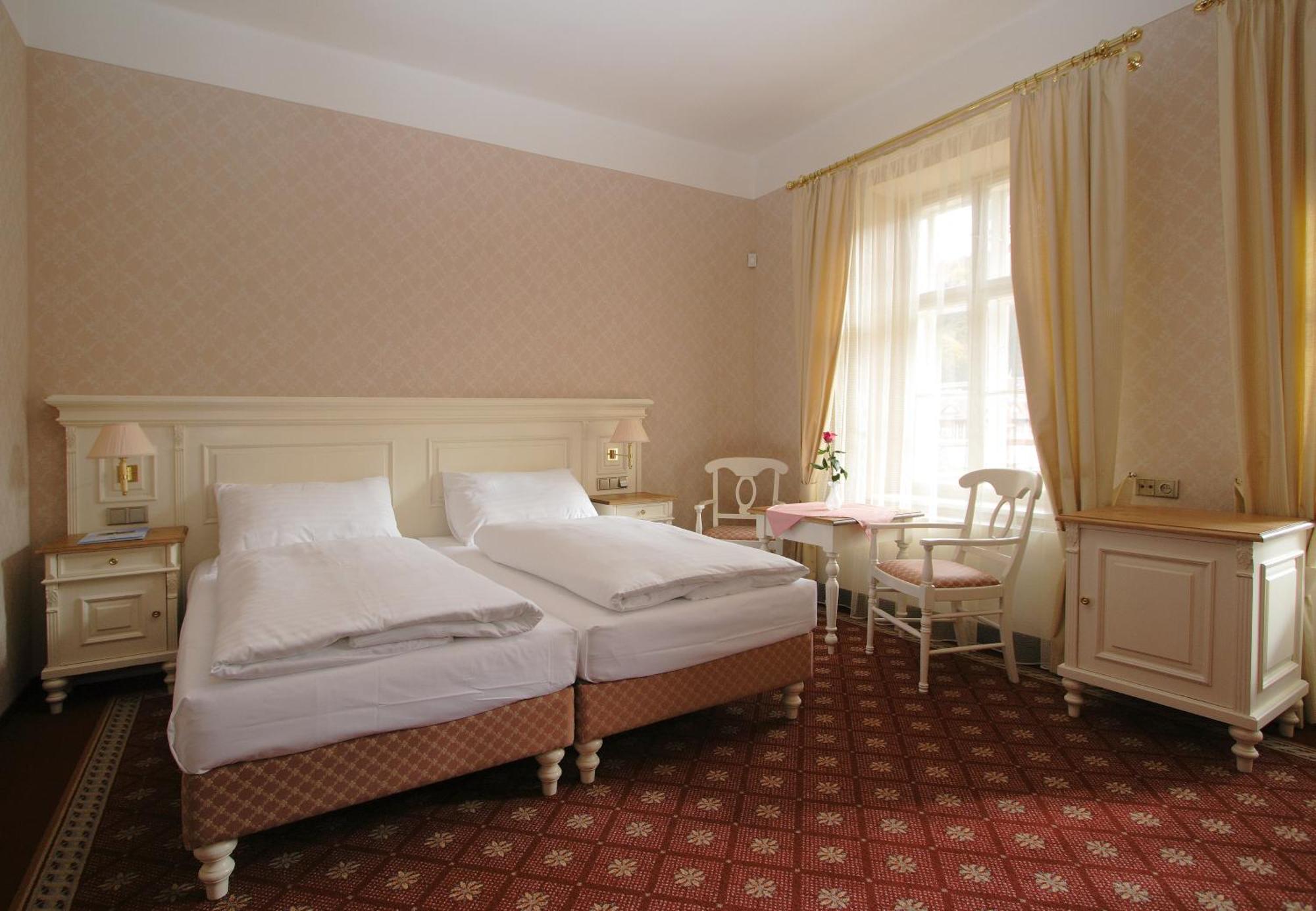 Hotel Alpska Ruze Luhačovice Exteriér fotografie