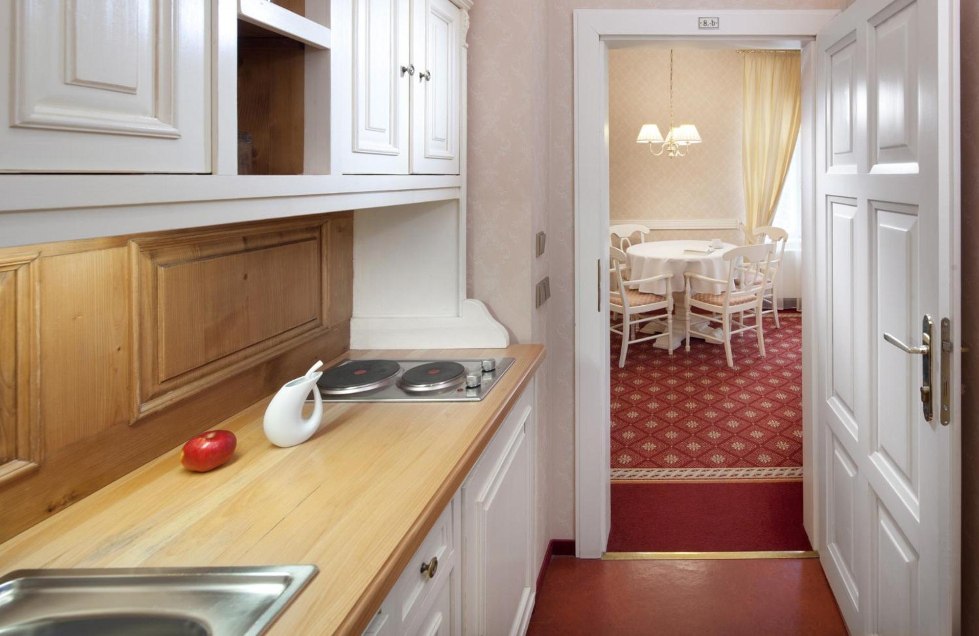 Hotel Alpska Ruze Luhačovice Exteriér fotografie