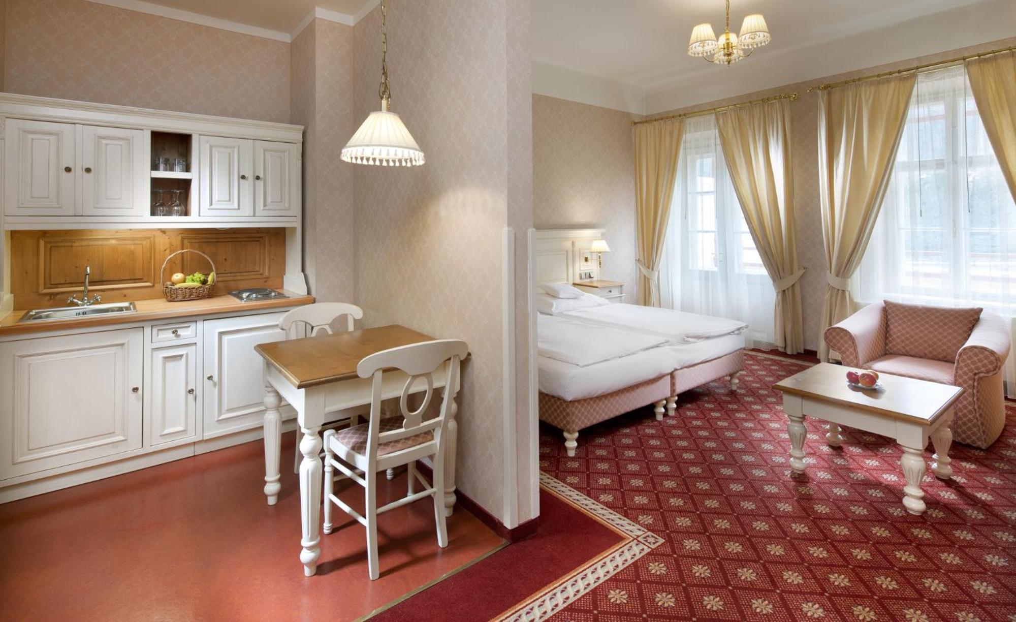 Hotel Alpska Ruze Luhačovice Exteriér fotografie