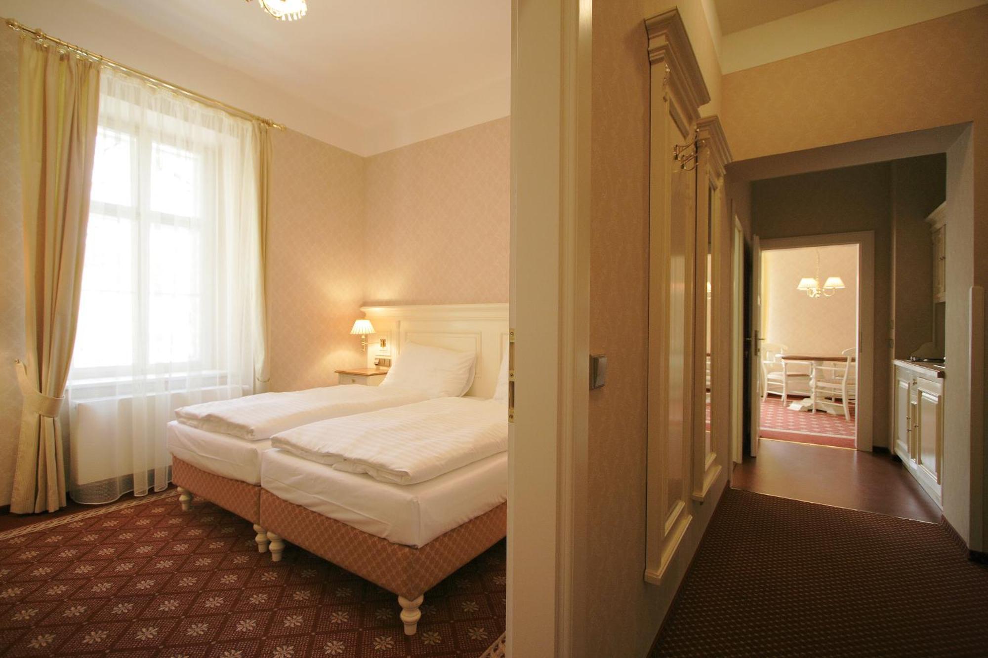 Hotel Alpska Ruze Luhačovice Exteriér fotografie