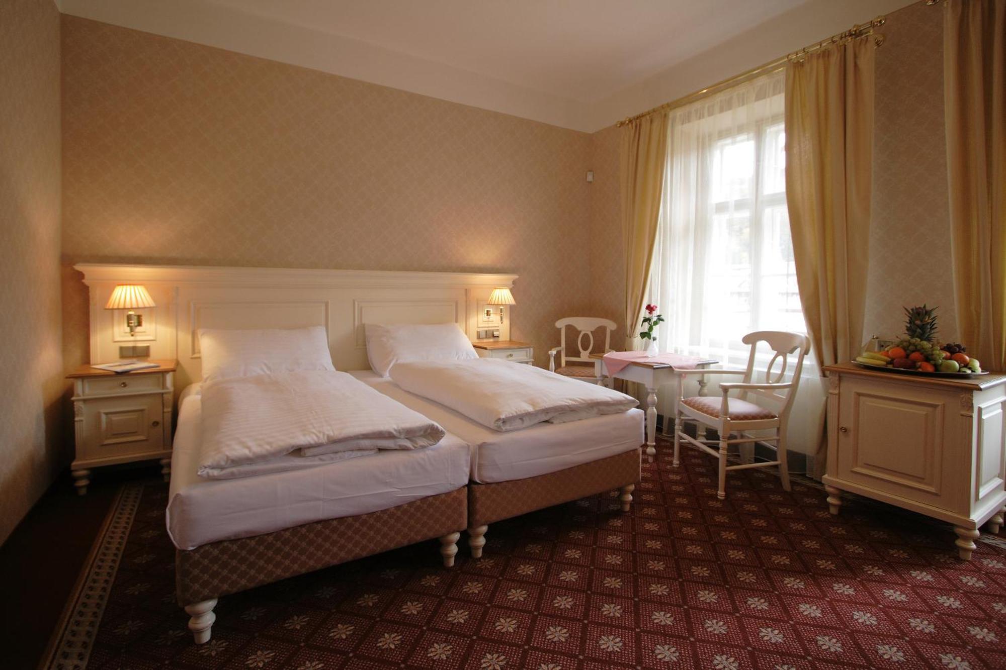 Hotel Alpska Ruze Luhačovice Exteriér fotografie