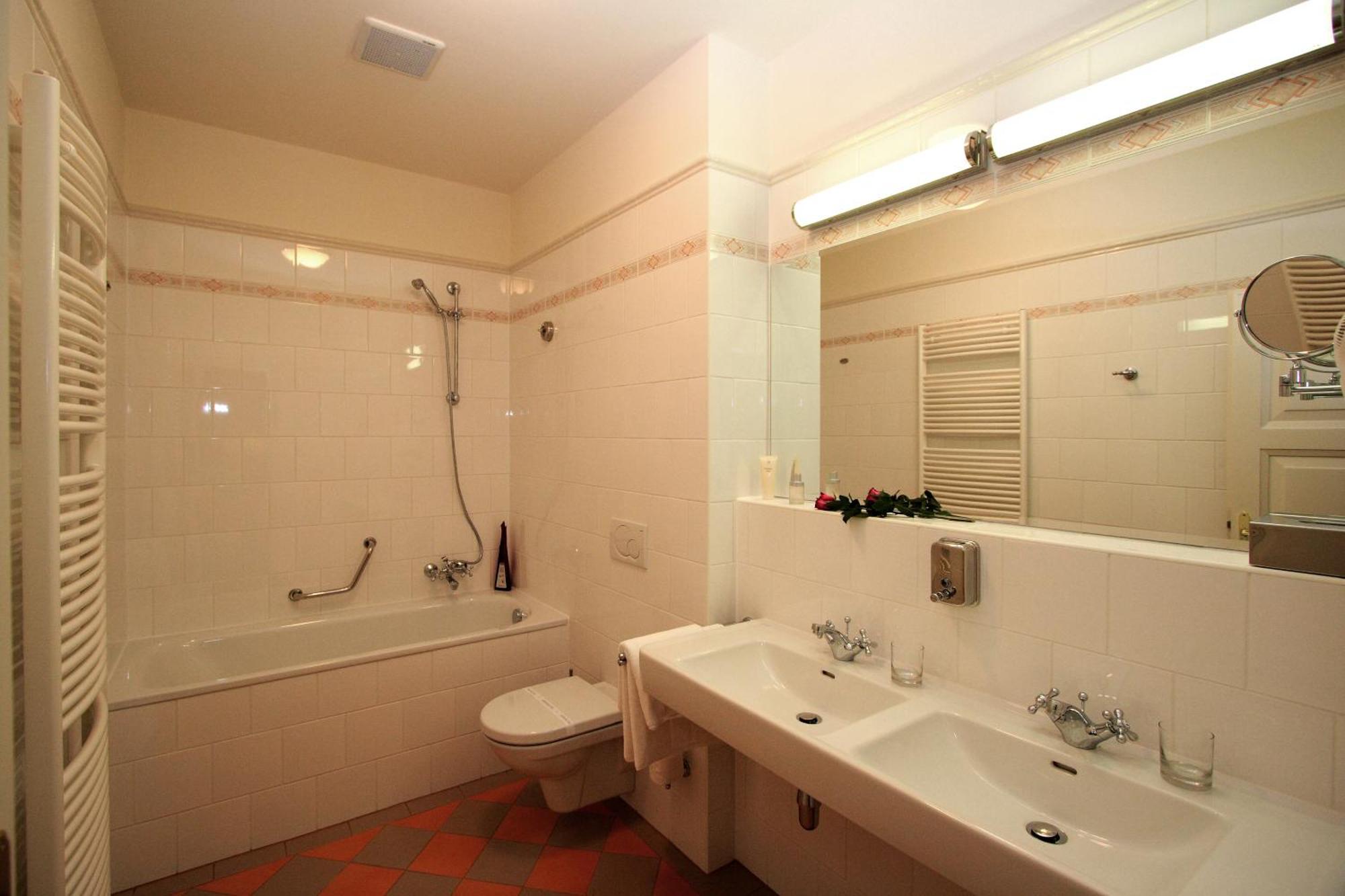 Hotel Alpska Ruze Luhačovice Exteriér fotografie